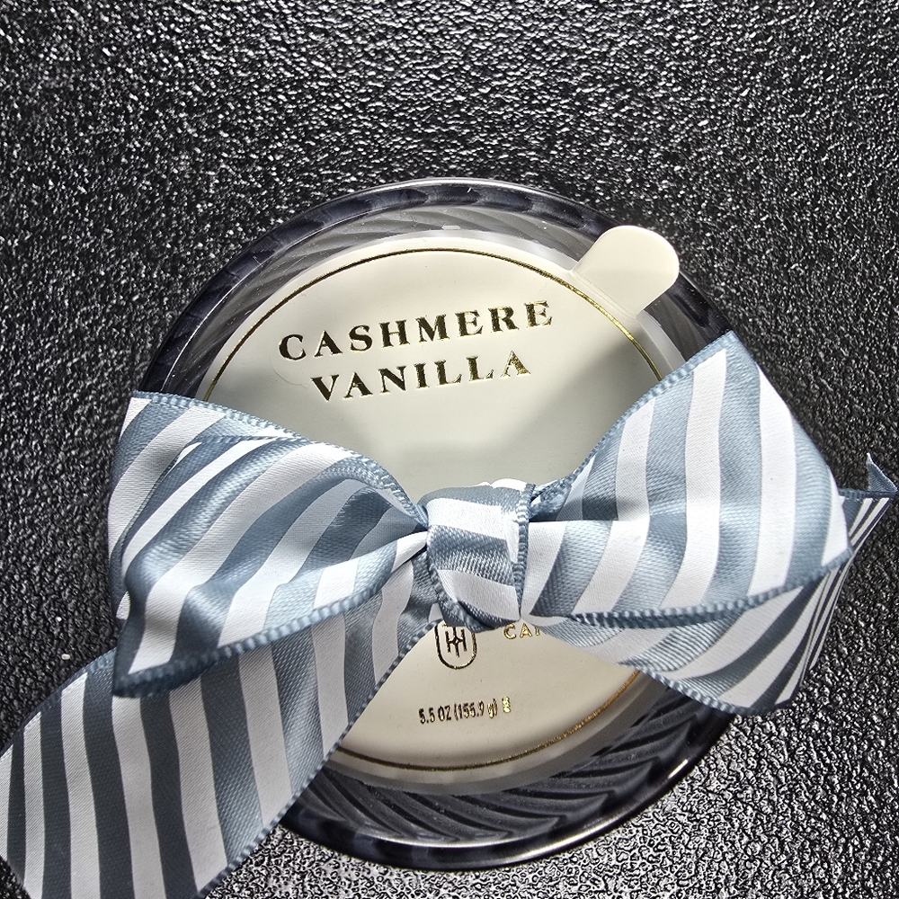 Cashmere Vanilla Scented Candle, 5.5oz - Picture 2 of 2